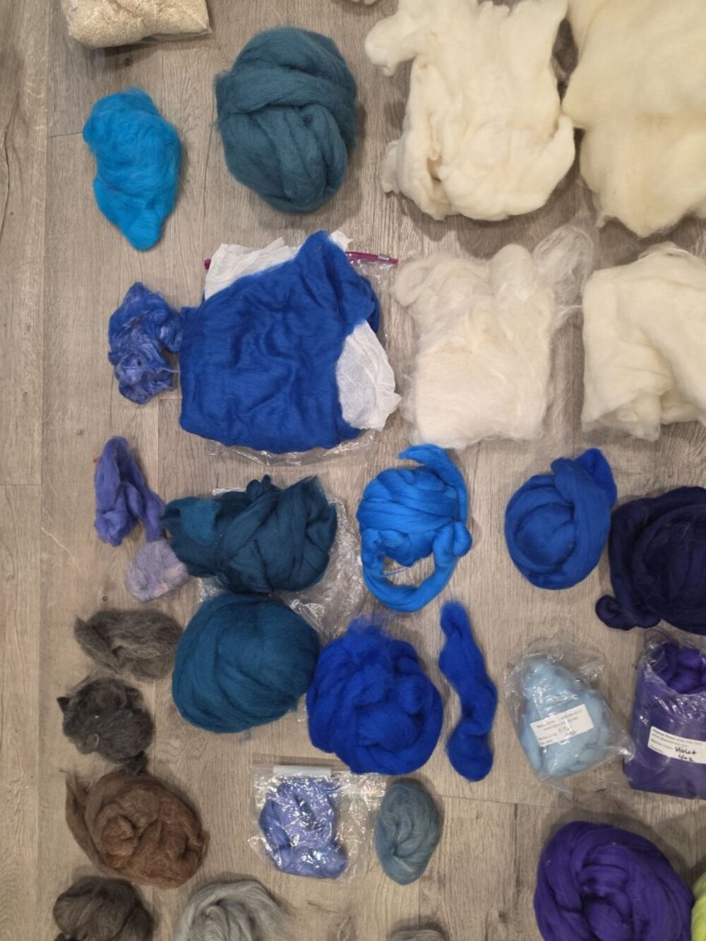 Assorted lot of wool, angora, silk felting fibers and yard raw and rolled colors - Picture 8 of 17